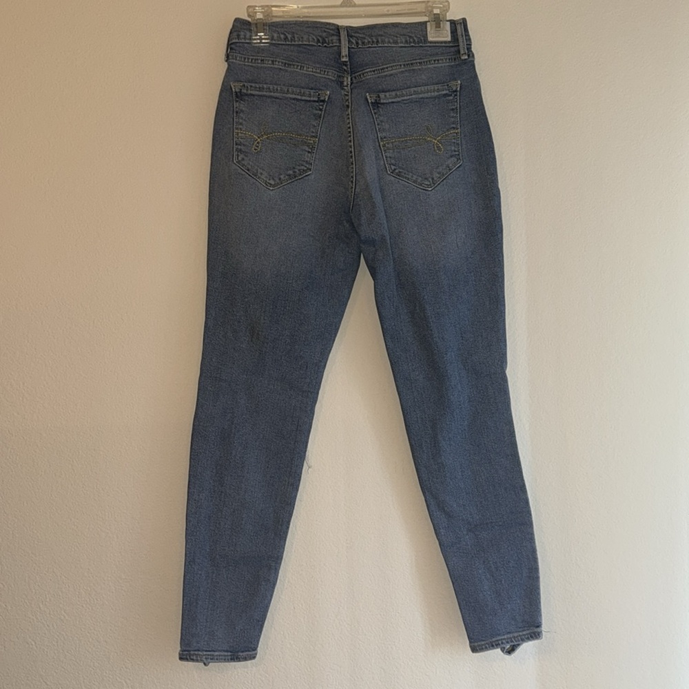 High Rise Levi’s jeans - Picture 2 of 2